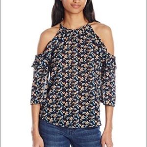 JOLT Off the shoulders top